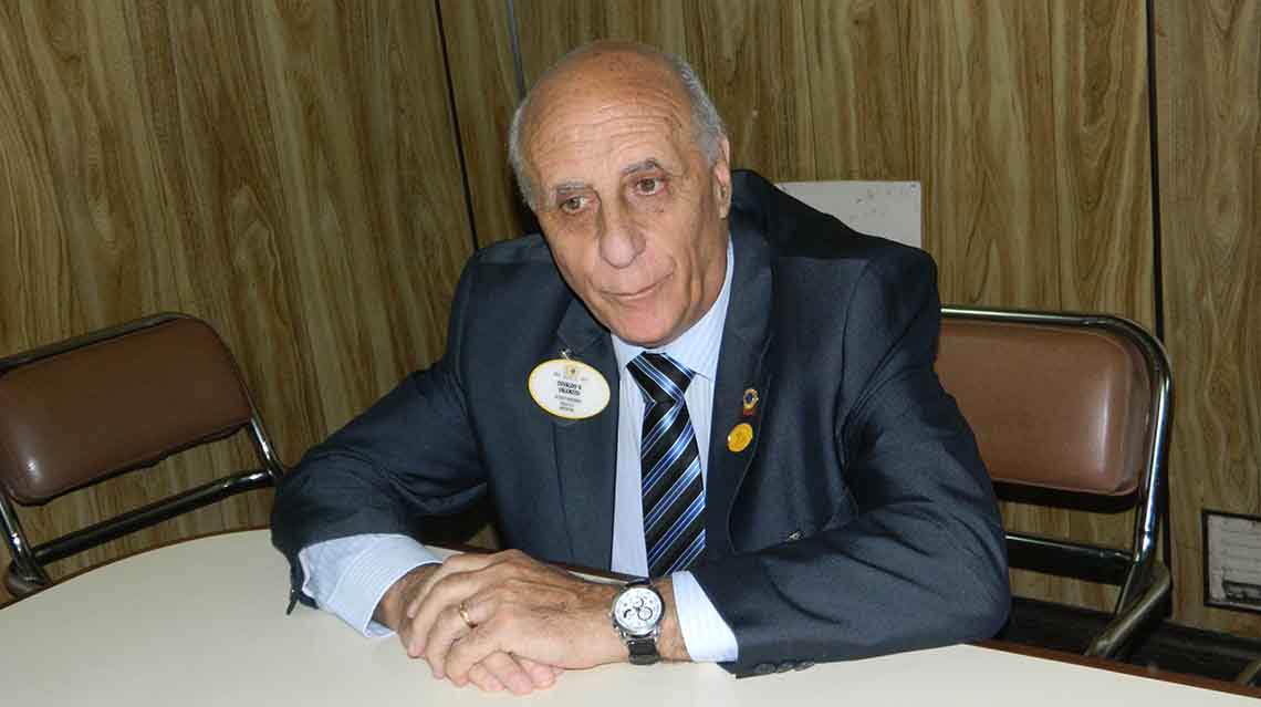 Con garra de leones