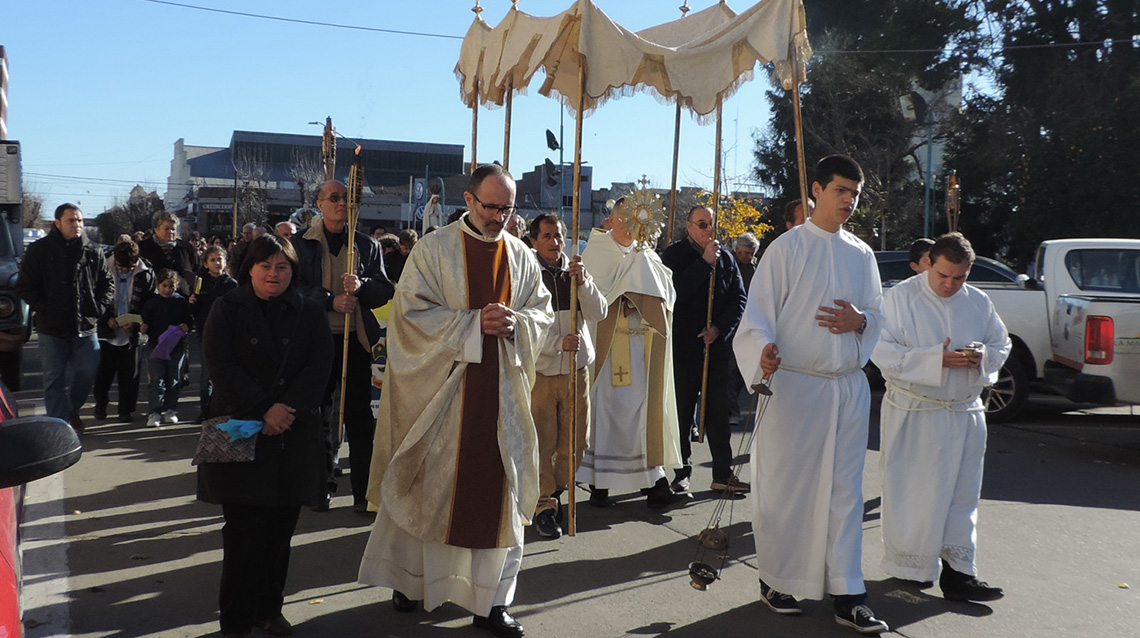Mosconi celebró el Corpus Christi