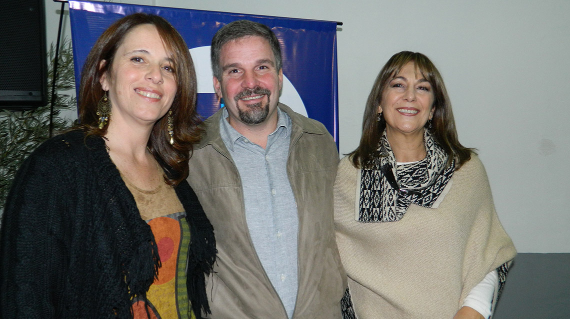 1 Pa&iacute;s present&oacute; a sus precandidatos 