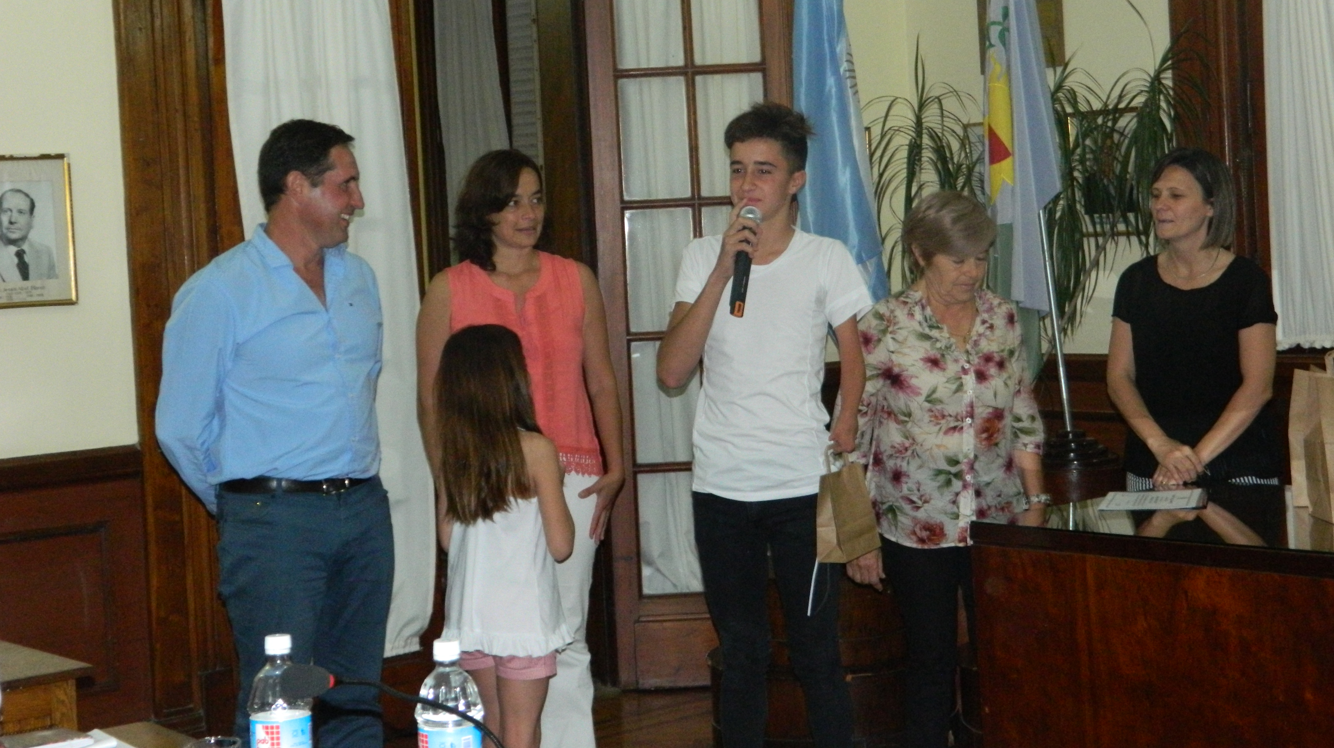 El Concejo distingui&oacute; a vecinos 