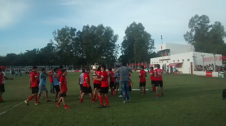 Na&oacute;n se vistio de Primera