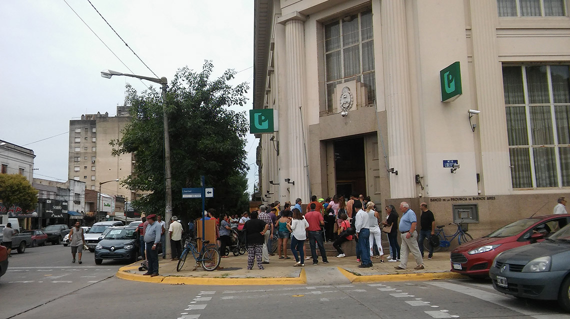 Larga cola en el Bapro