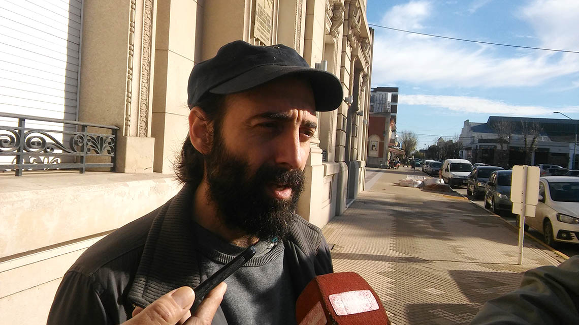 ​El Provincial aguarda girando en un violín