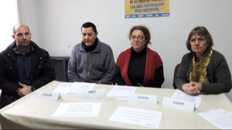 "La educaci&oacute;n sigue de luto"