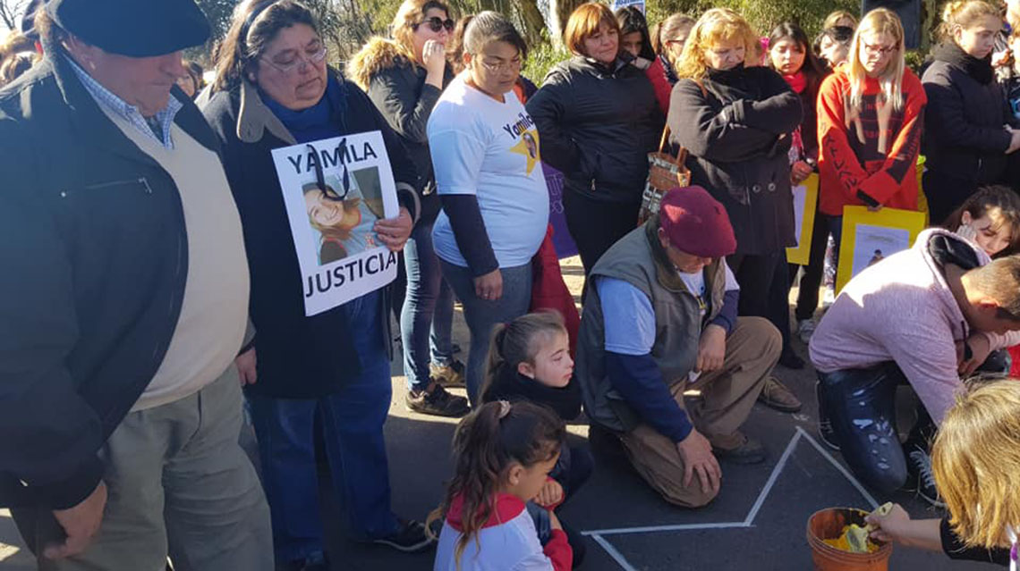 &ldquo;Cada pincelada son l&aacute;grimas de sangre que llora la familia"
