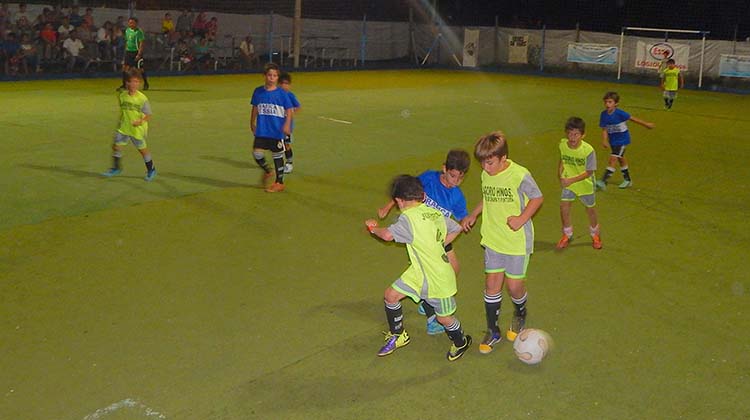 Con buen f&uacute;tbol y goles 