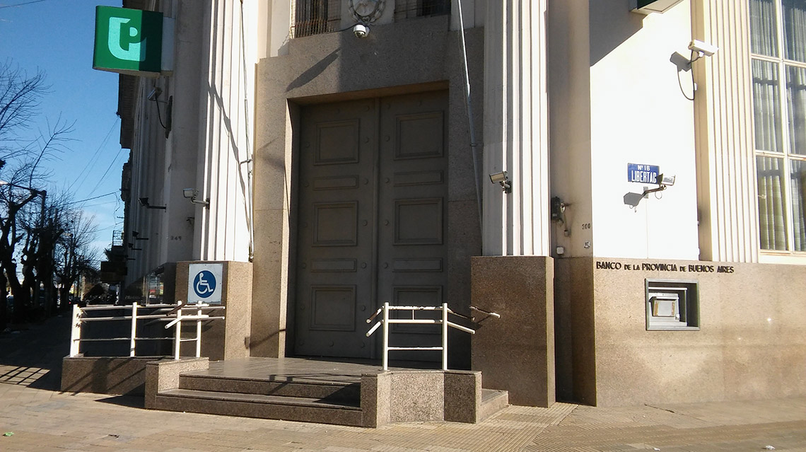 Sin bancos hasta el lunes