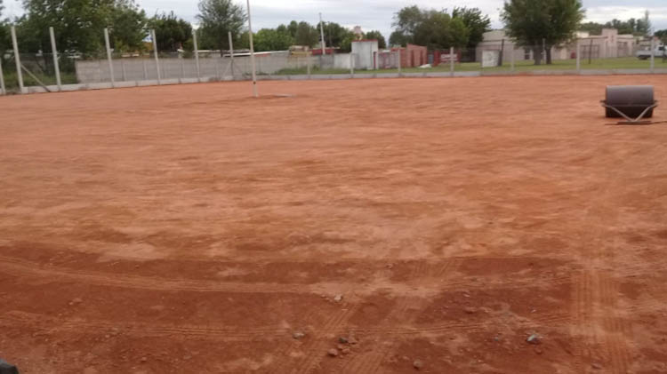 Agust&iacute;n &Aacute;lvarez avanza con el tenis
