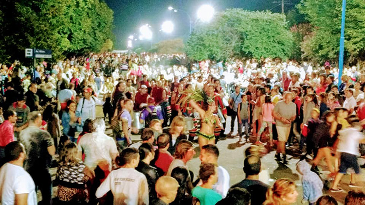 ​Espectacular cierre de corsos frencheros