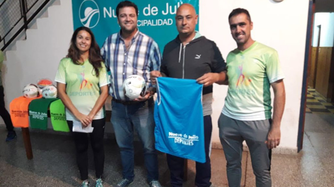 ​Entrega de material deportivo