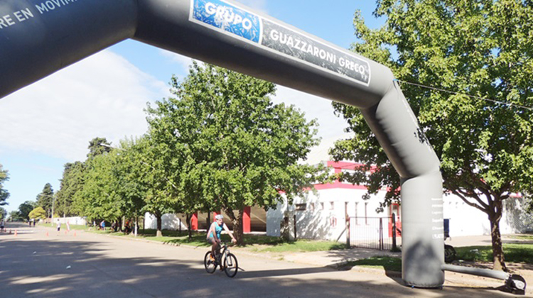 Ascani se coron&oacute; en el triatl&oacute;n de Atl&eacute;tico