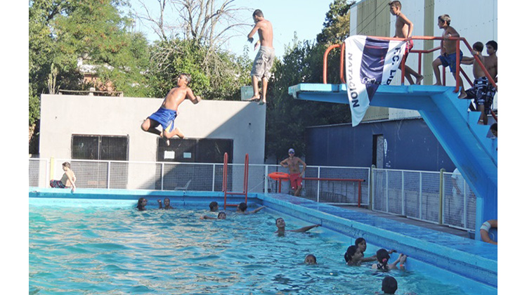 Los &ldquo;laguneros&rdquo;  a la pileta