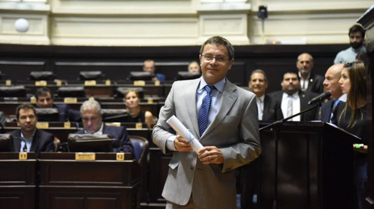 ​Vivani recibi&oacute; diploma