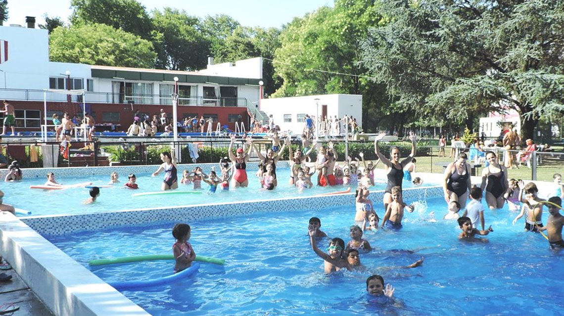 Comienzan las Colonias de Vacaciones y la Escuela de Natación en el Club Atlético