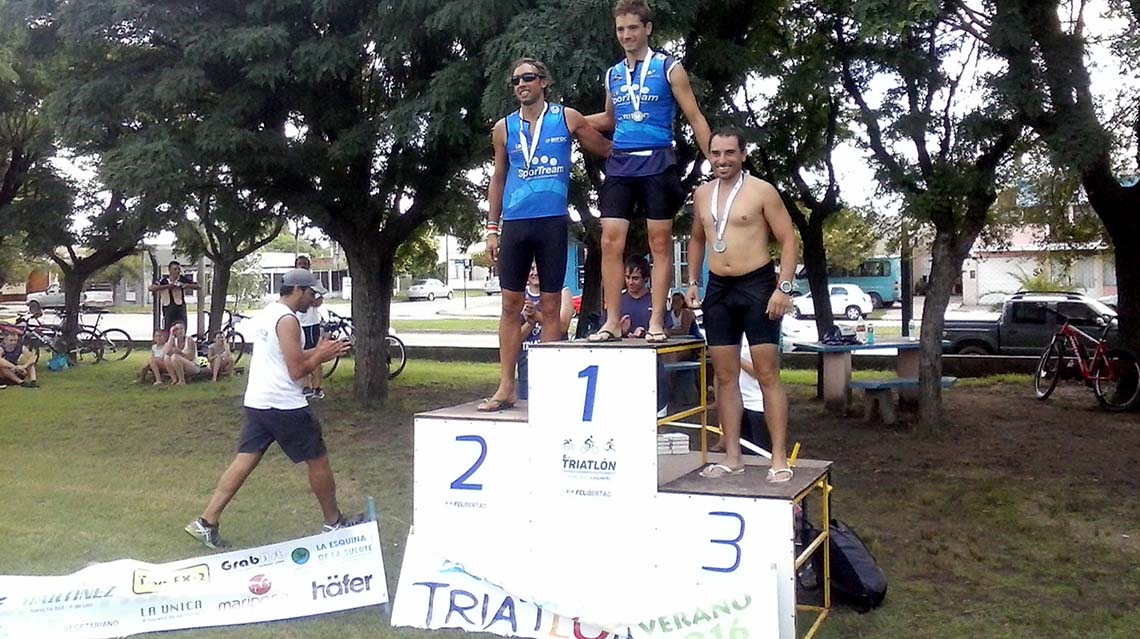 Campos se qued&oacute; con el Triatl&oacute;n lagunero