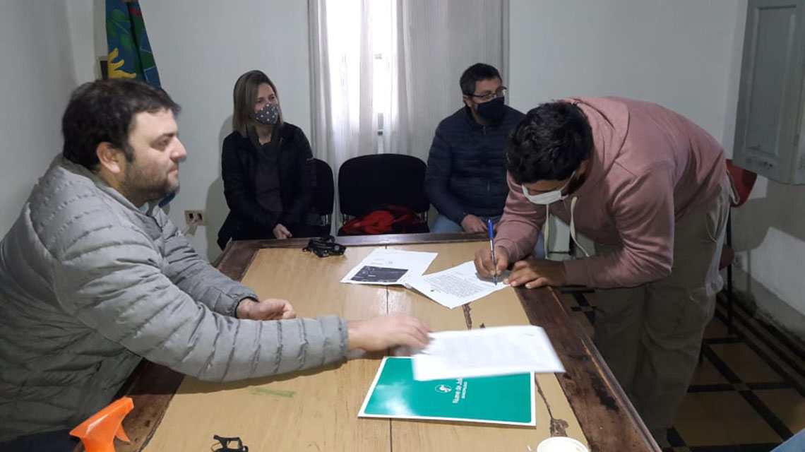 ​Barroso firmó permiso de uso de un lote de la estación ferroviaria