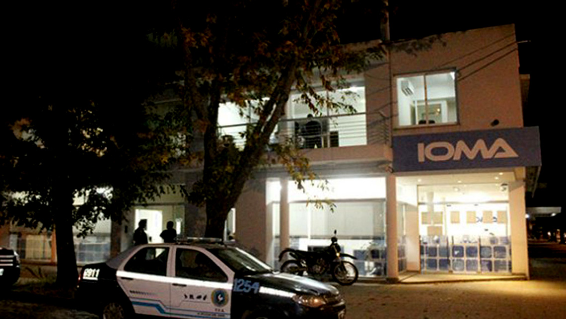 Red de Corrupci&oacute;n en el IOMA: nueve allanamientos y un detenido